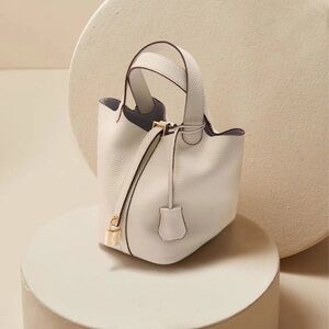 Baginning White Leather Bucket Bag